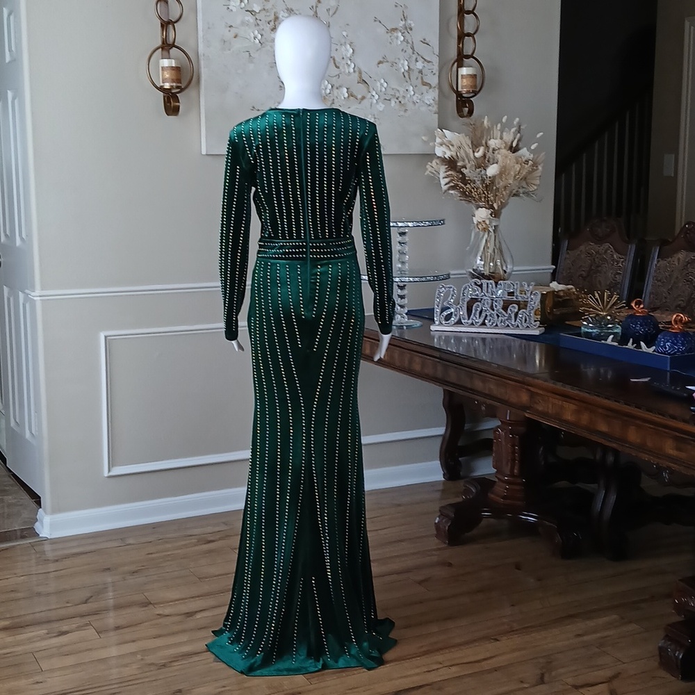 Windsor Elegant Emerald Green Beaded  V-Neck Long Sleeve Evening Gown. Size S - Picture 12 of 17